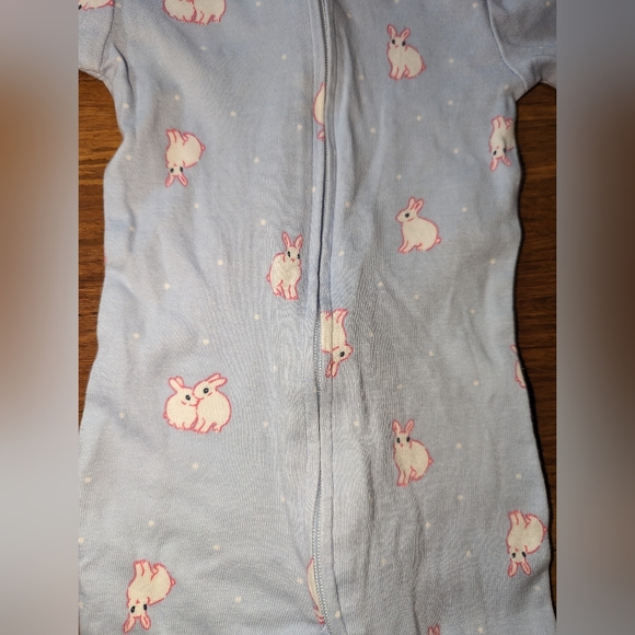 Gap Baby girl sleeper. - Picture 2 of 3